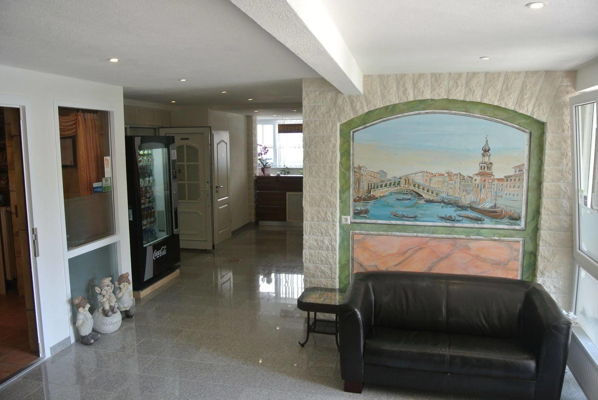 Park Hotel & Gaestehaus روست المظهر الخارجي الصورة