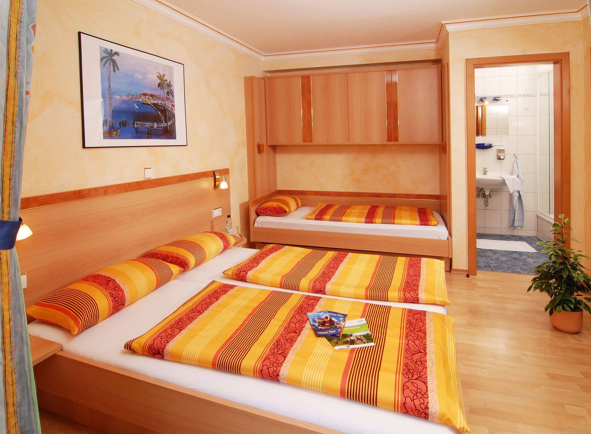 Park Hotel & Gaestehaus روست المظهر الخارجي الصورة